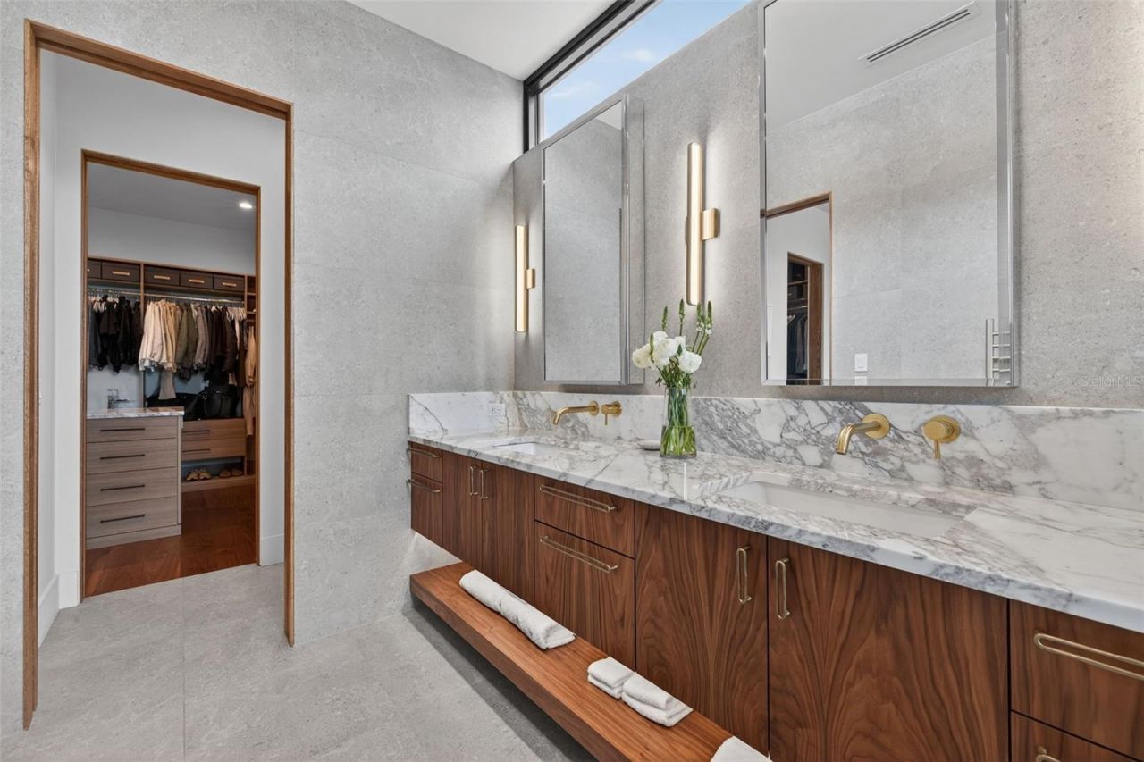 370 Belleair Drive Ne, Saint Petersburg, FL 33704 Photo