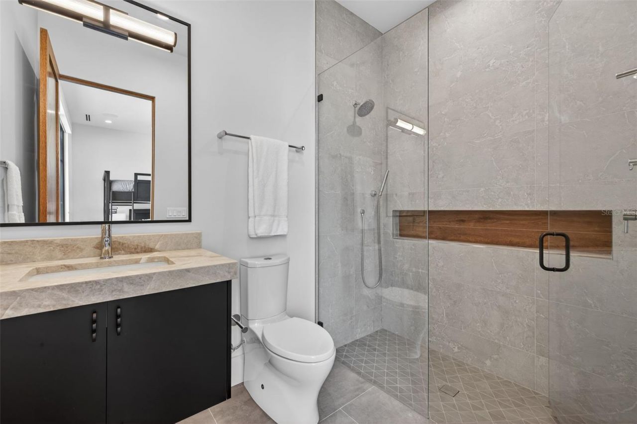 370 Belleair Drive Ne, Saint Petersburg, FL 33704 Photo