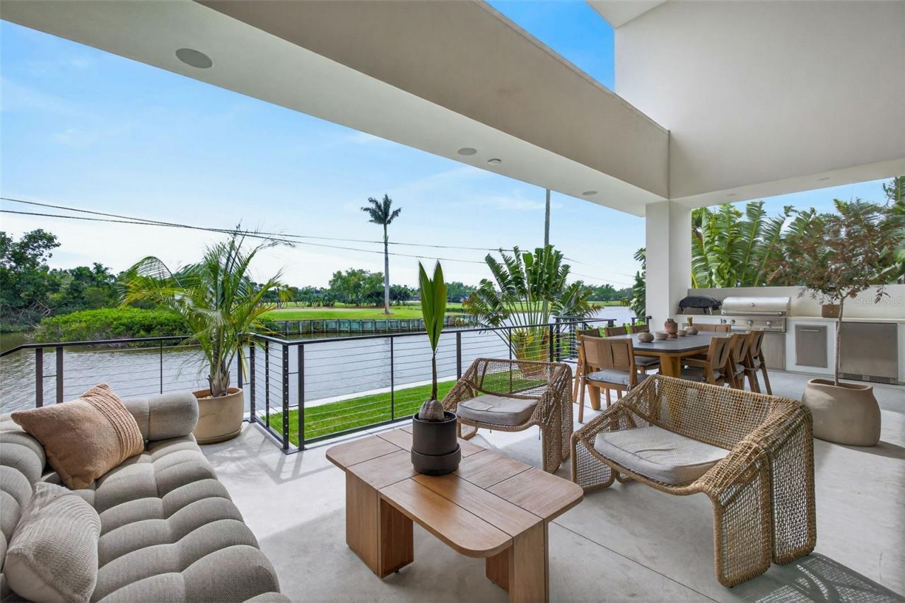 370 Belleair Drive Ne, Saint Petersburg, FL 33704 Photo