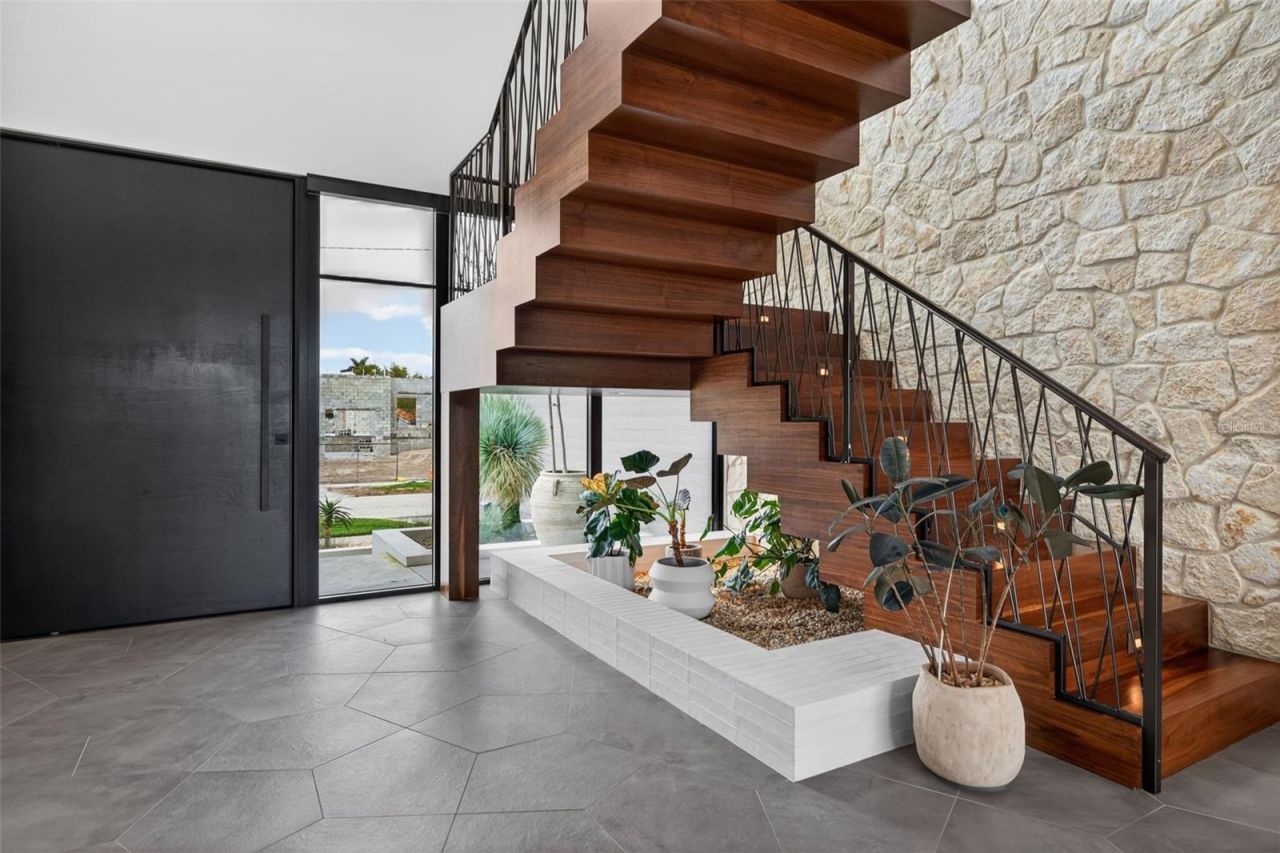 370 Belleair Drive Ne, Saint Petersburg, FL 33704 Photo