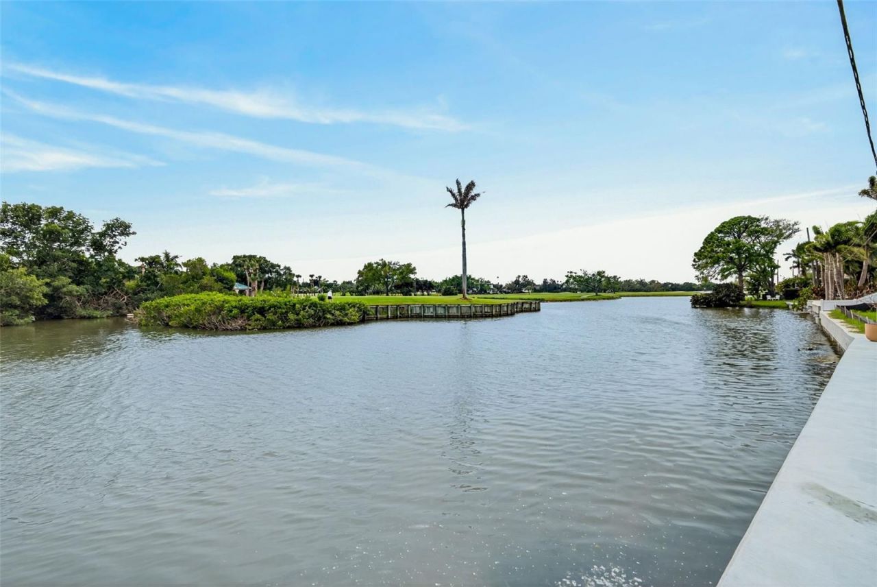 370 Belleair Drive Ne, Saint Petersburg, FL 33704 Photo