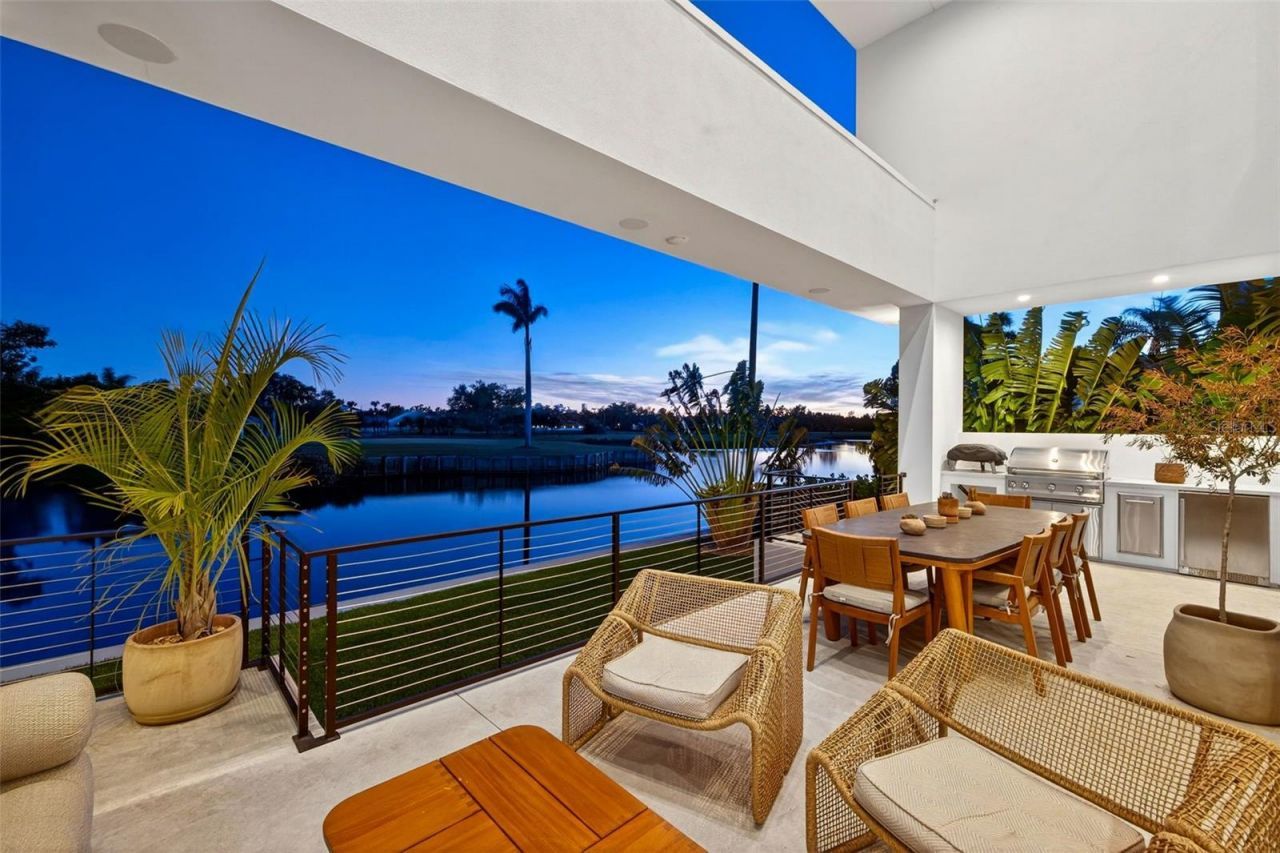 370 Belleair Drive Ne, Saint Petersburg, FL 33704 Photo