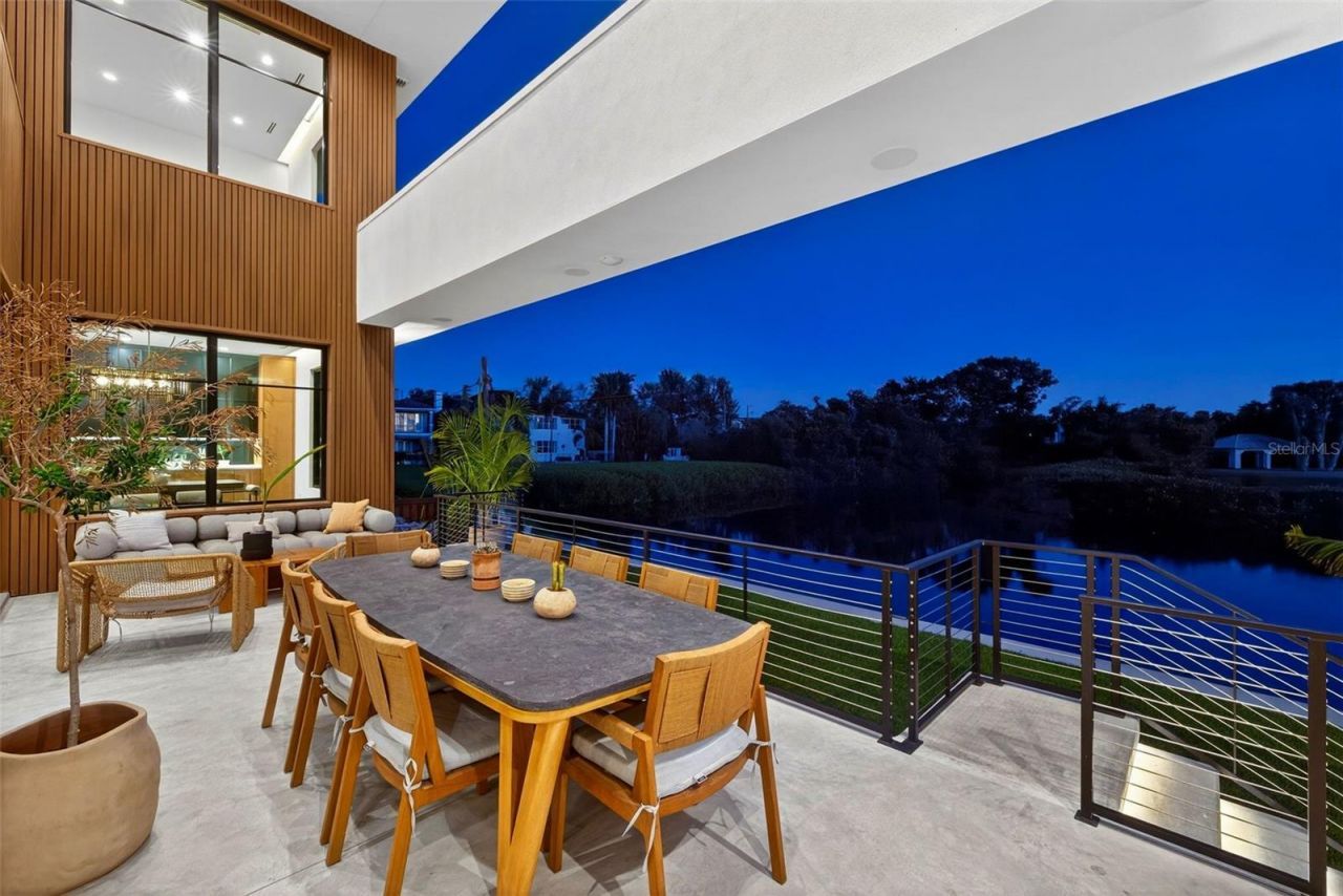 370 Belleair Drive Ne, Saint Petersburg, FL 33704 Photo