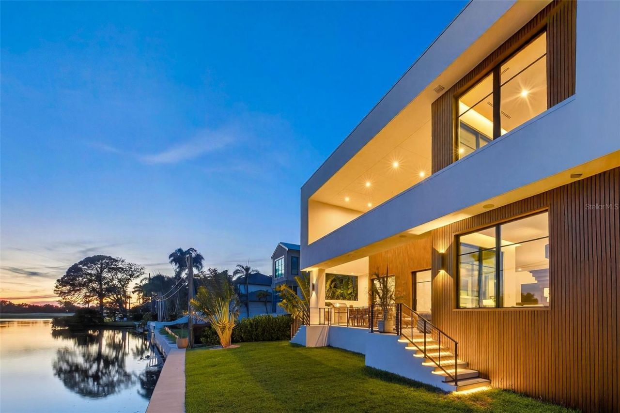 370 Belleair Drive Ne, Saint Petersburg, FL 33704 Photo