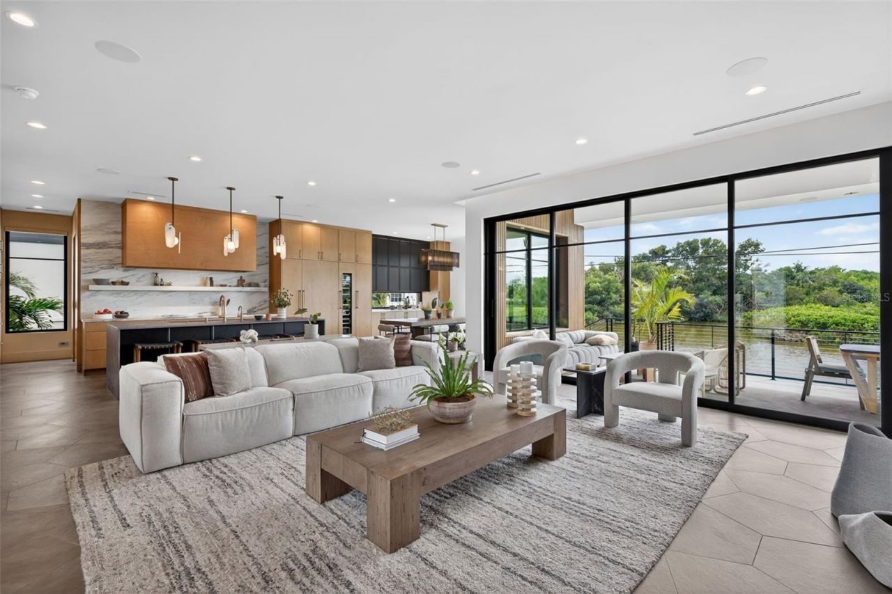 370 Belleair Drive Ne, Saint Petersburg, FL 33704 Photo