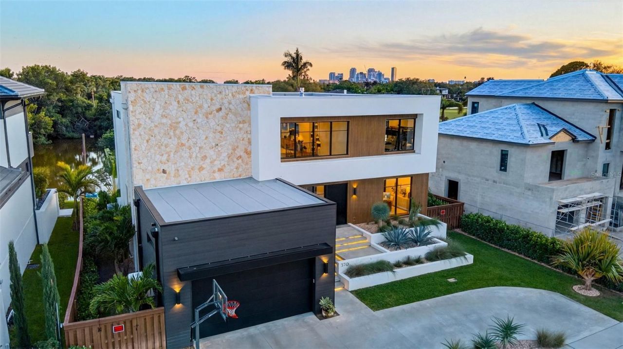 370 Belleair Drive Ne, Saint Petersburg, FL 33704 Photo