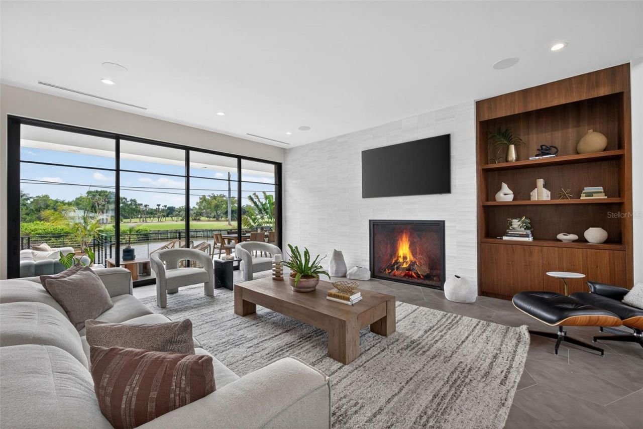 370 Belleair Drive Ne, Saint Petersburg, FL 33704 Photo