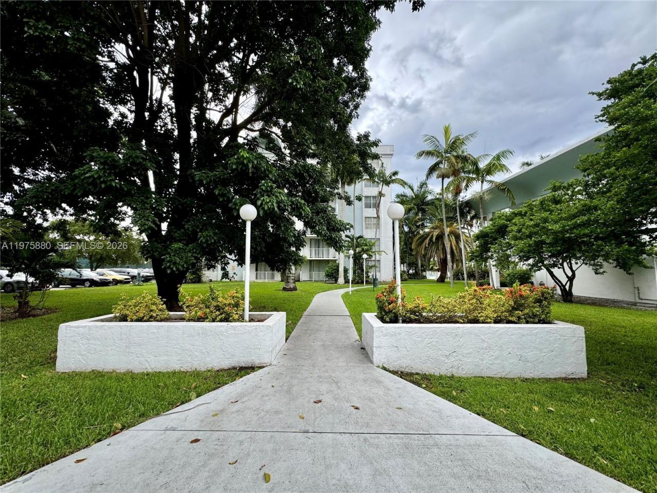 484 NW 165th St Rd, Unit A-411, Miami, FL 33169 Photo