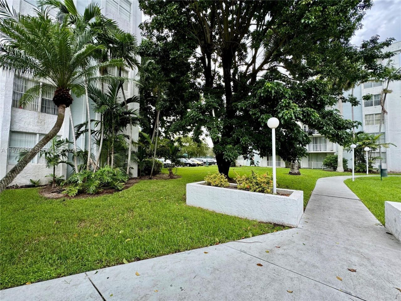 484 NW 165th St Rd, Unit A-411, Miami, FL 33169 Photo