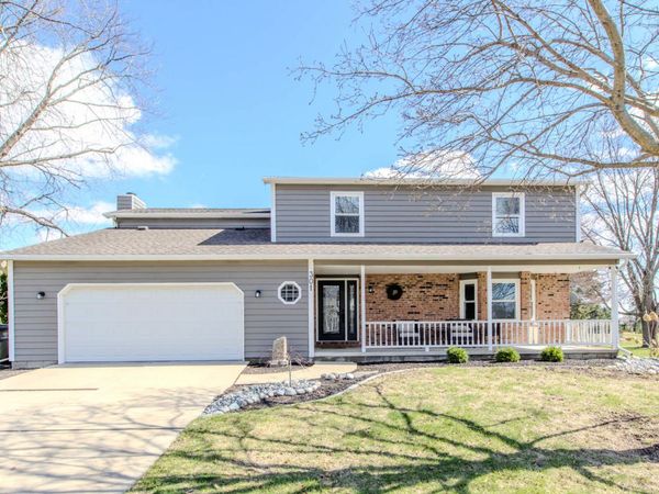 301 Lake Shore Circle , Bloomington, IL 61704