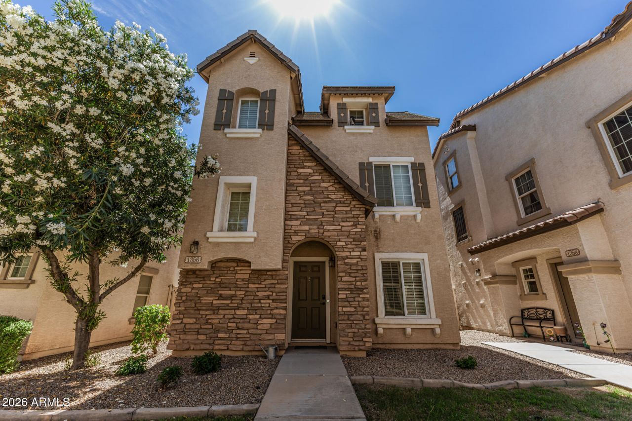 1356 S Sabino Drive, Gilbert, AZ 85296 Main Photo