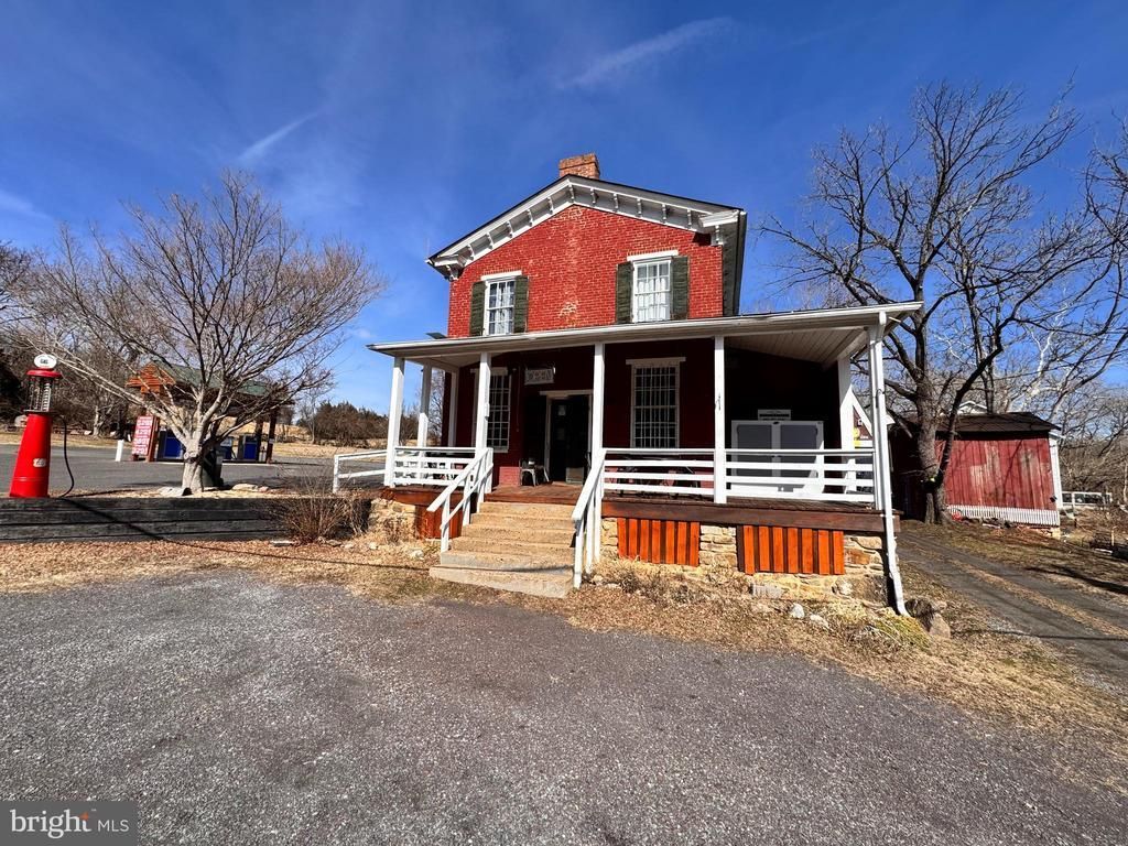 461 LAUREL MILLS ROAD, CASTLETON, VA 22716