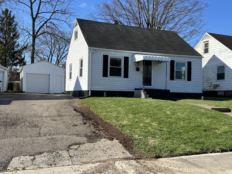 1633 N Sweetbriar Lane, Springfield, OH 45505 Photo 2