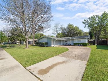 3218 Modella Avenue, Dallas, TX 75229
