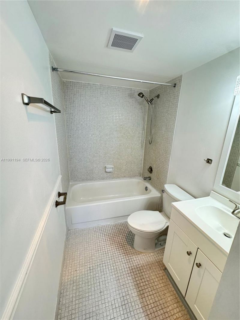 4160 Inverrary Dr , Unit 510, Lauderhill, FL 33319 Photo