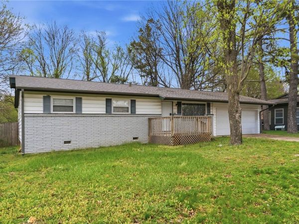 2908 W Mount Comfort Road , Fayetteville, AR 72704