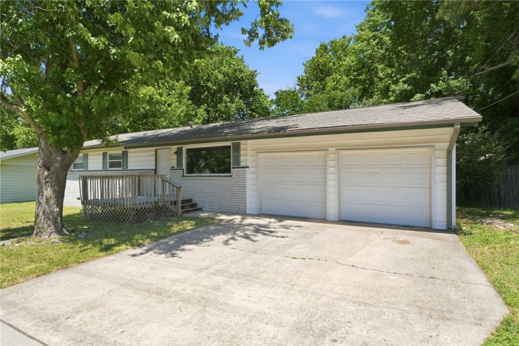2908 W Mount Comfort Road, Fayetteville, AR 72704 Main Photo