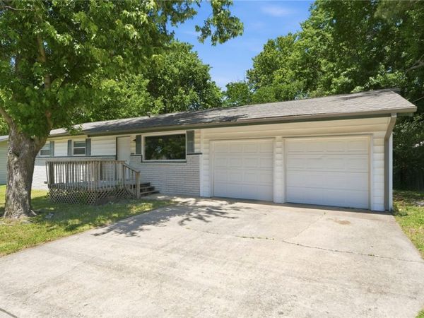 2908 W Mount Comfort Road, Fayetteville, AR 72704