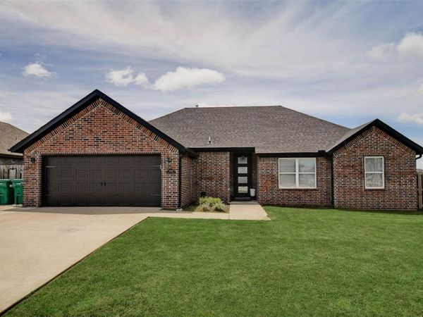 1820 Sunrise Circle, Centerton, AR 72719