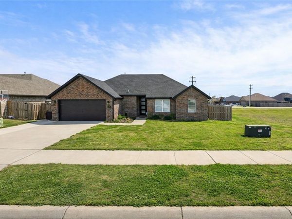 1820 Sunrise Circle , Centerton, AR 72719