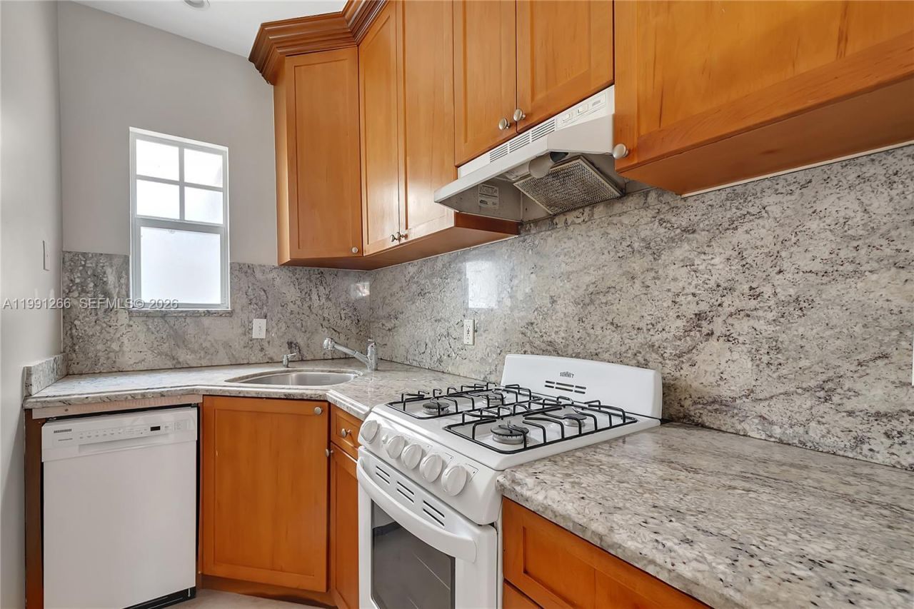 814 Lenox Ave , Unit 8, Miami Beach, FL 33139 Photo