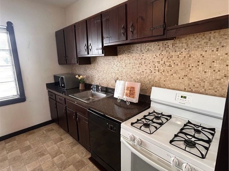 1707 W 31st Place, Cleveland, OH 44113 Photo 4