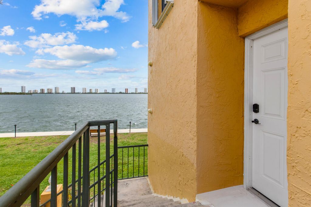 1060 Lake Shore Drive, Unit 201, West Palm Beach, FL 33403 Photo