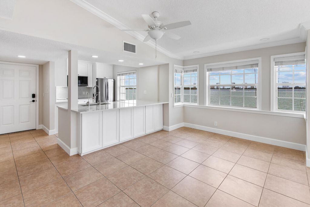1060 Lake Shore Drive, Unit 201, West Palm Beach, FL 33403 Photo
