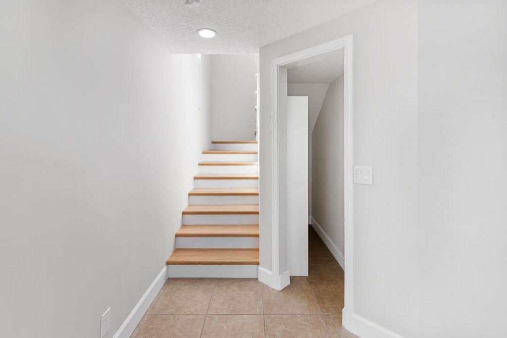 1060 Lake Shore Drive, Unit 201, West Palm Beach, FL 33403 Photo