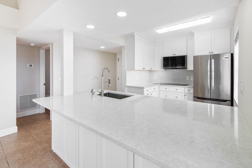 1060 Lake Shore Drive, Unit 201, West Palm Beach, FL 33403 Photo