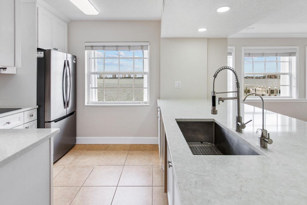 1060 Lake Shore Drive, Unit 201, West Palm Beach, FL 33403 Photo