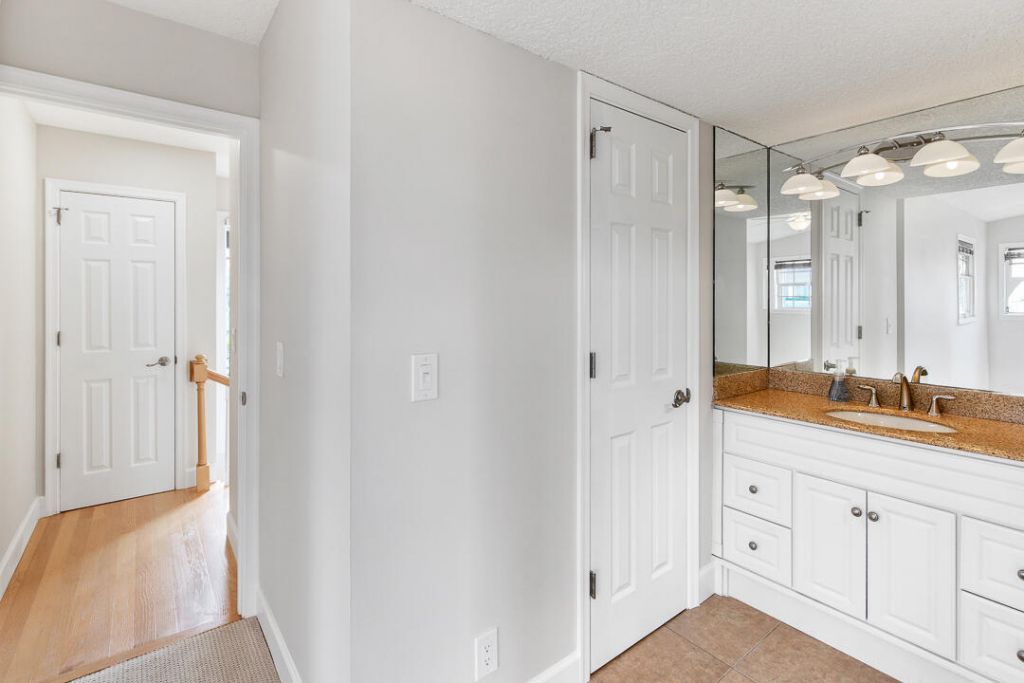 1060 Lake Shore Drive, Unit 201, West Palm Beach, FL 33403 Photo