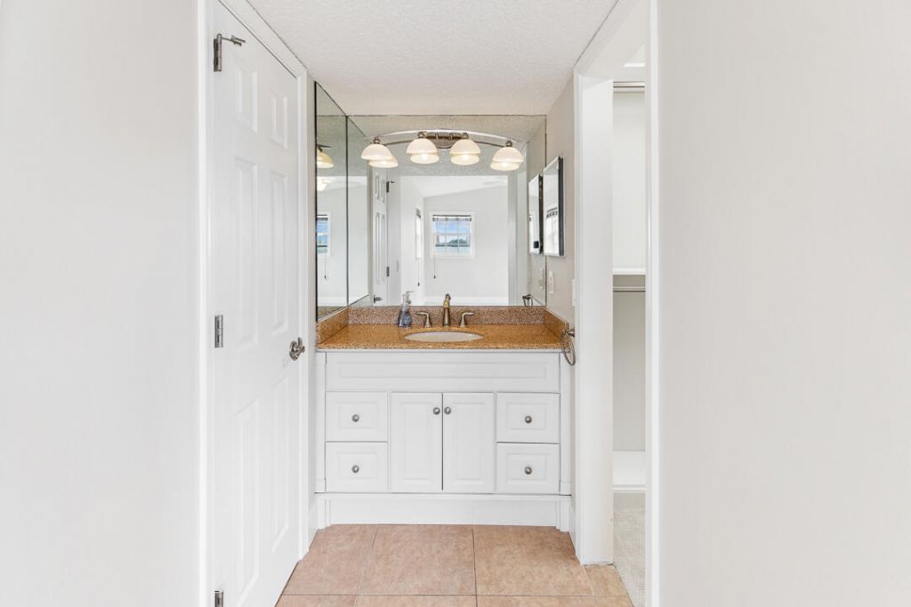 1060 Lake Shore Drive, Unit 201, West Palm Beach, FL 33403 Photo