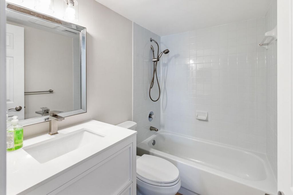 1060 Lake Shore Drive, Unit 201, West Palm Beach, FL 33403 Photo