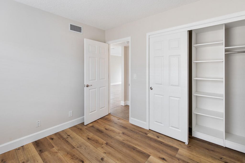 1060 Lake Shore Drive, Unit 201, West Palm Beach, FL 33403 Photo