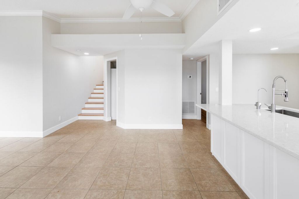 1060 Lake Shore Drive, Unit 201, West Palm Beach, FL 33403 Photo