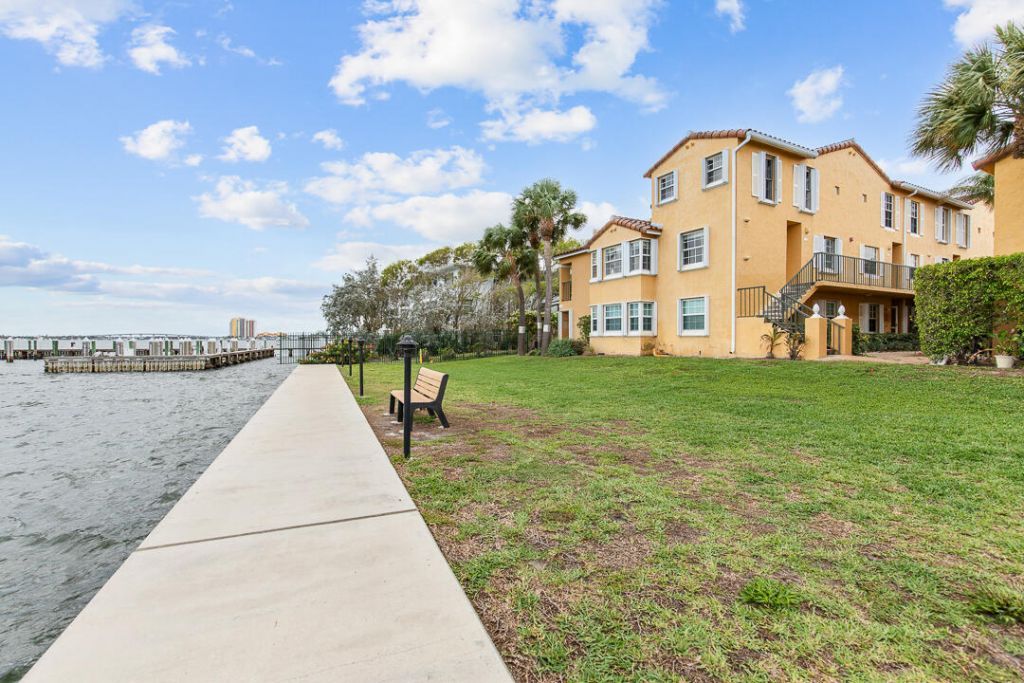 1060 Lake Shore Drive, Unit 201, West Palm Beach, FL 33403 Photo