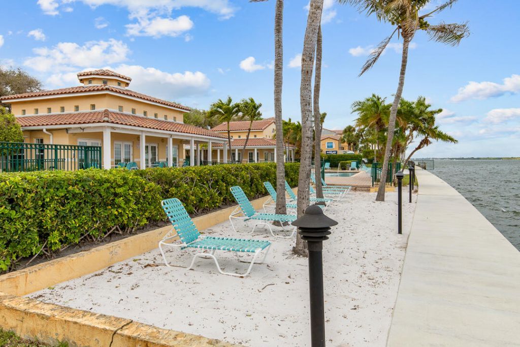 1060 Lake Shore Drive, Unit 201, West Palm Beach, FL 33403 Photo