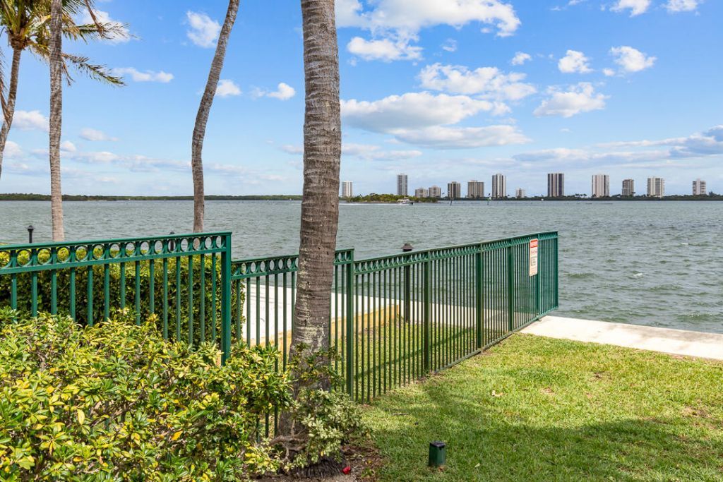 1060 Lake Shore Drive, Unit 201, West Palm Beach, FL 33403 Photo