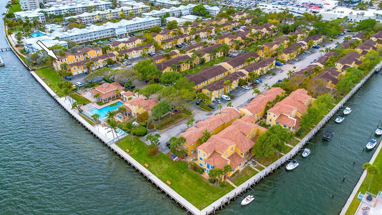 1060 Lake Shore Drive, Unit 201, West Palm Beach, FL 33403 Photo