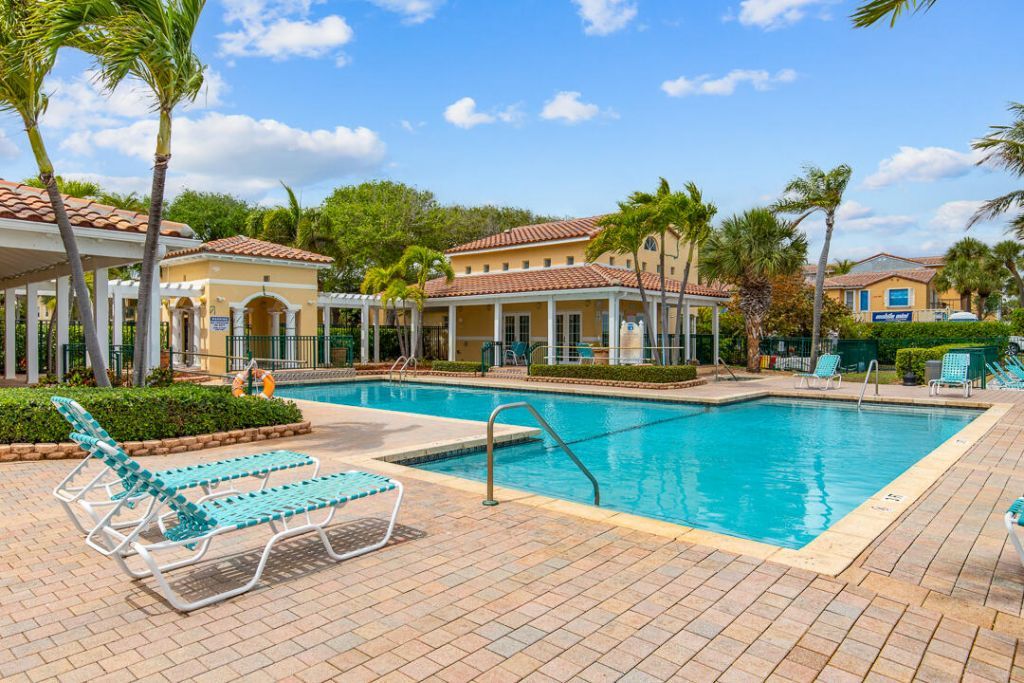 1060 Lake Shore Drive, Unit 201, West Palm Beach, FL 33403 Photo