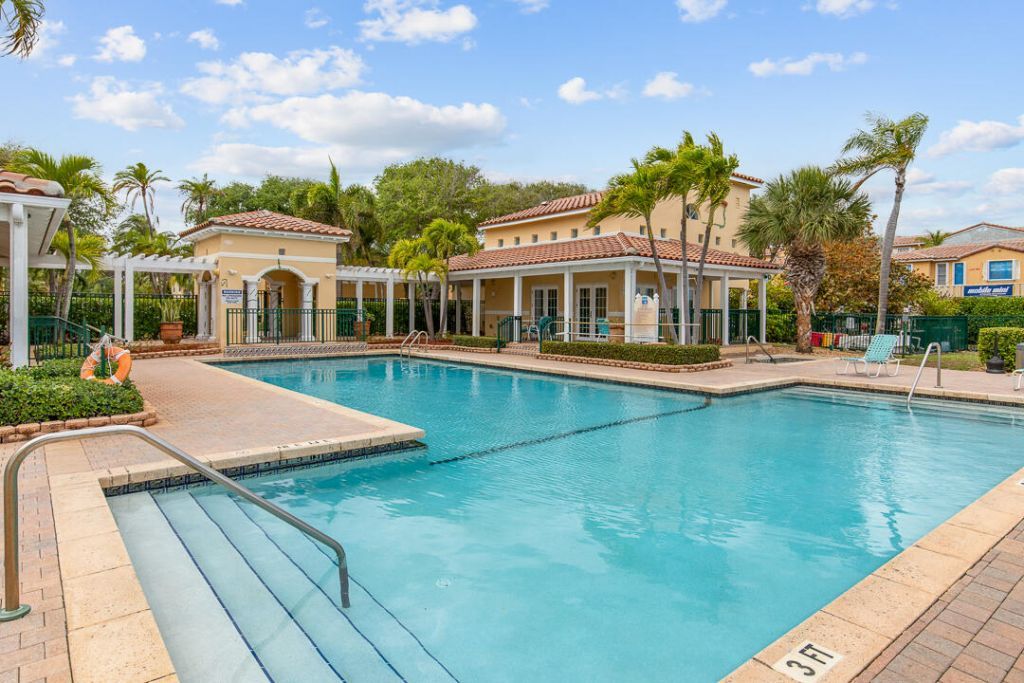 1060 Lake Shore Drive, Unit 201, West Palm Beach, FL 33403 Photo