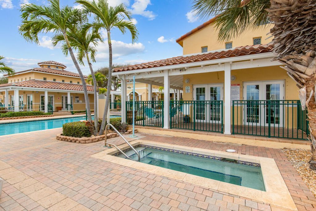 1060 Lake Shore Drive, Unit 201, West Palm Beach, FL 33403 Photo