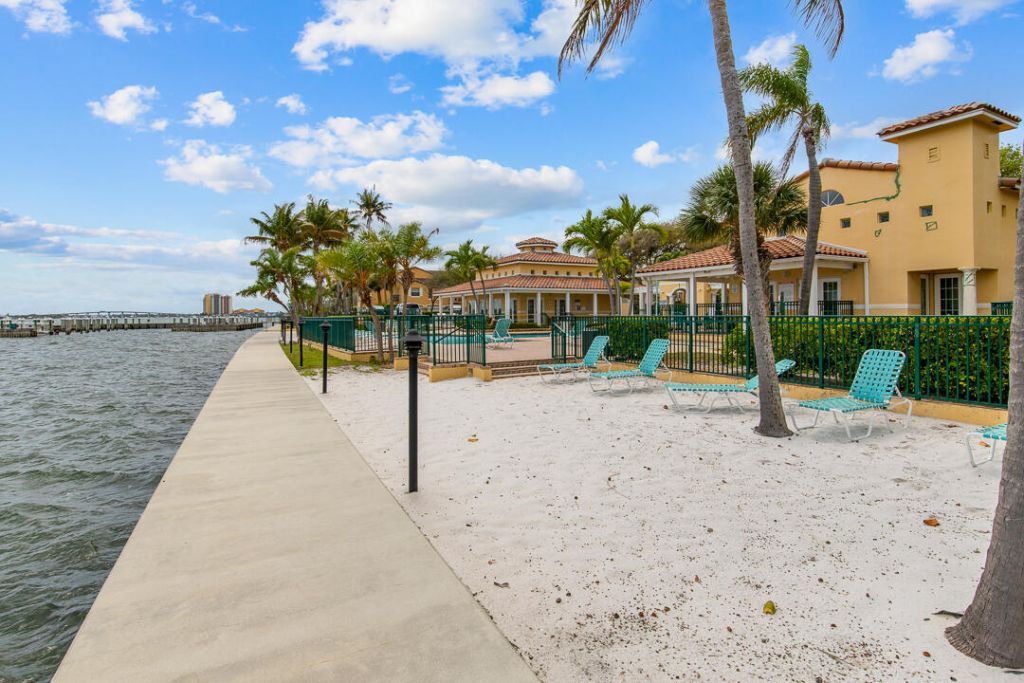 1060 Lake Shore Drive, Unit 201, West Palm Beach, FL 33403 Photo