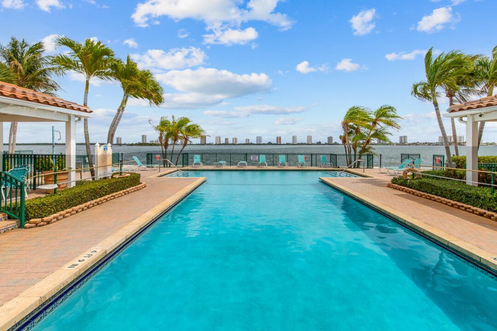 1060 Lake Shore Drive, Unit 201, West Palm Beach, FL 33403 Photo