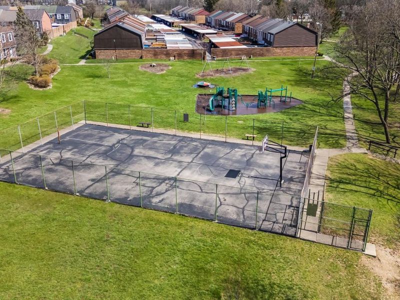 556 Pamlico Street, Columbus, OH 43228 Photo 14