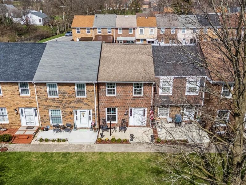 556 Pamlico Street, Columbus, OH 43228 Photo 6