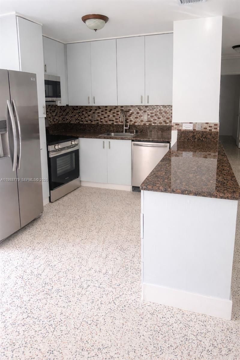 9831 Martinique Dr , Cutler Bay, FL 33189 Photo