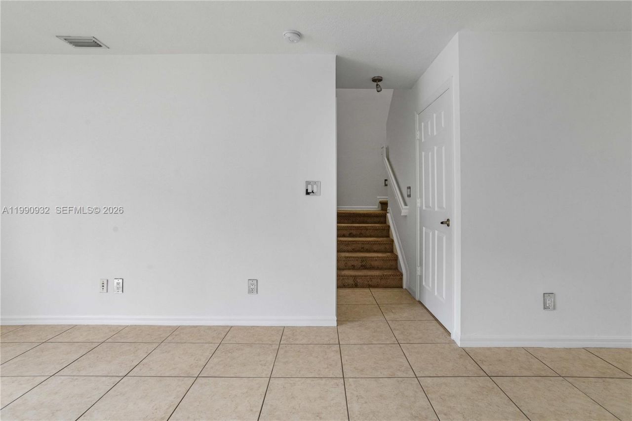 330 SW 2nd Ave , Unit 3, Hallandale Beach, FL 33009 Photo