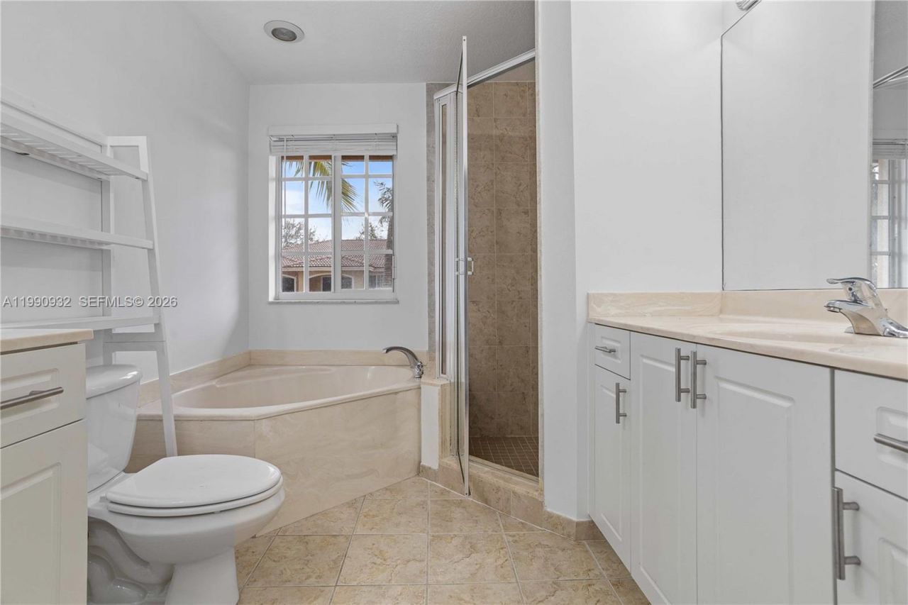 330 SW 2nd Ave , Unit 3, Hallandale Beach, FL 33009 Photo